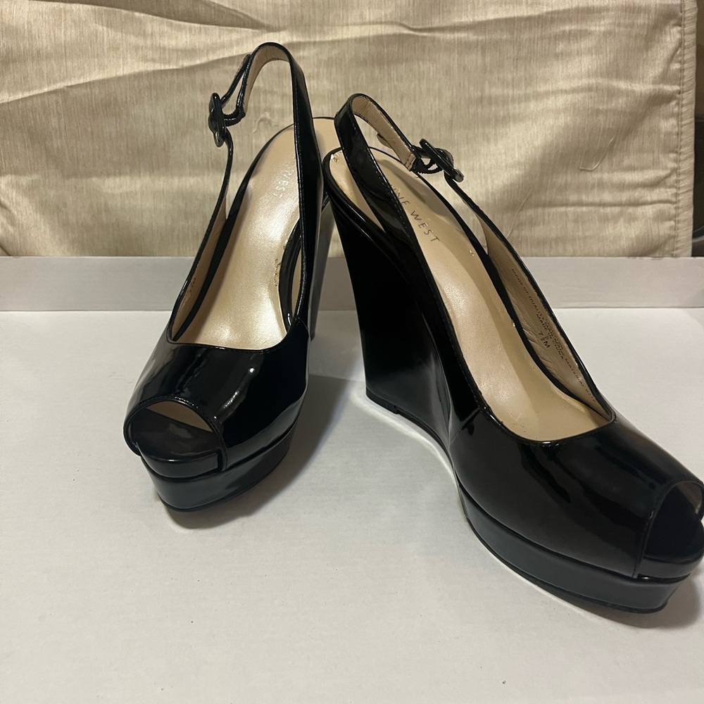 Nine West - NEW- Platform Black Patent  Peep Toe Adjustable strap Size 7.5